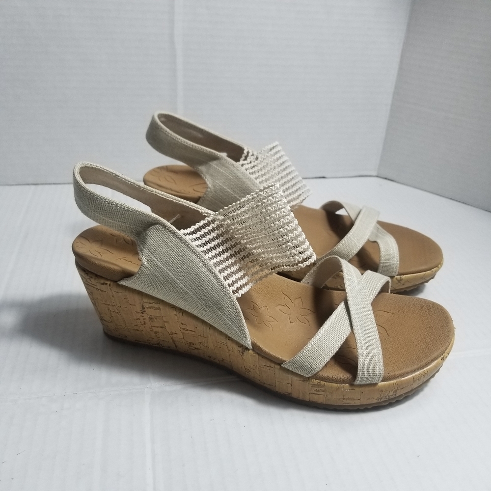 CALI FROM SKECHERS LUXE FOAM LIGHT TAN WEDGE SIZE 8.5